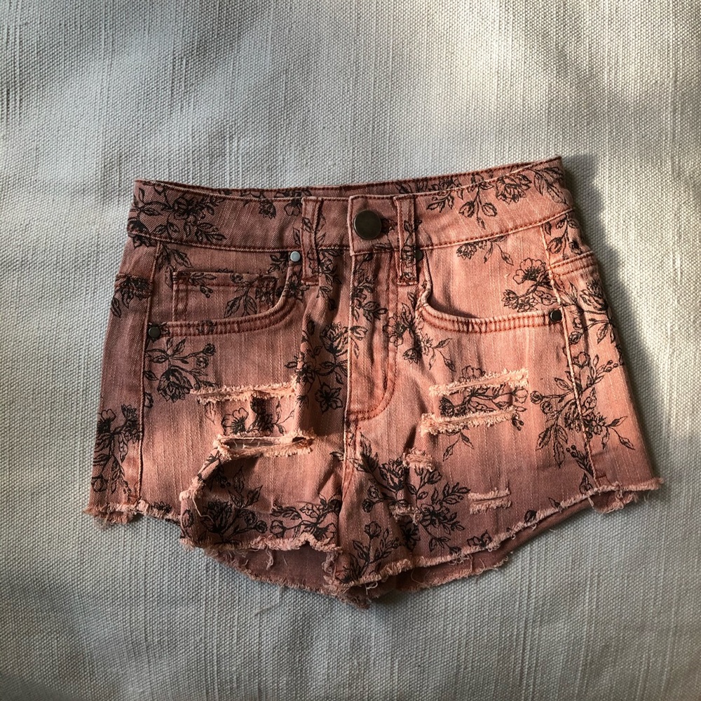 💙 Floral ripped shorts